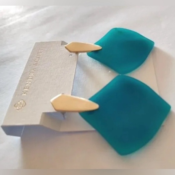 Authentic KENDRA SCOTT 🆑 Designer Merchandise-No Offers-PriceFirm